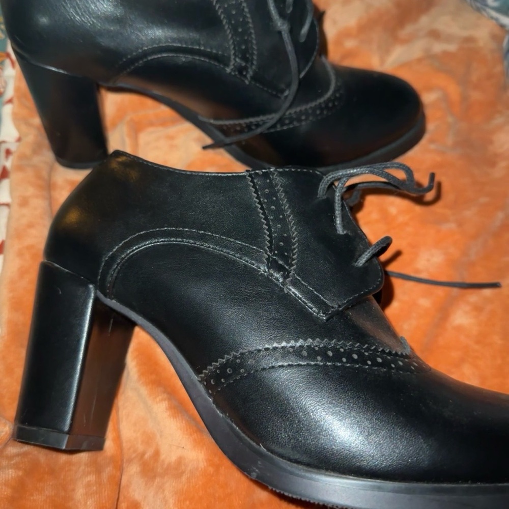 Elegant Black Lace-Up Women's Heels